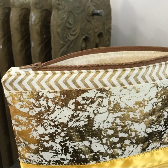 Gold Ribbon Zipper Pouch - Picture 4 of 8